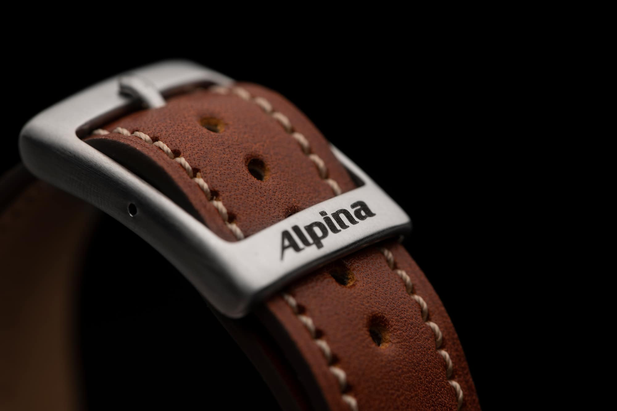 Alpina Startimer Pilot Hertiage นักบิน GMT ทรงย้อนยุค