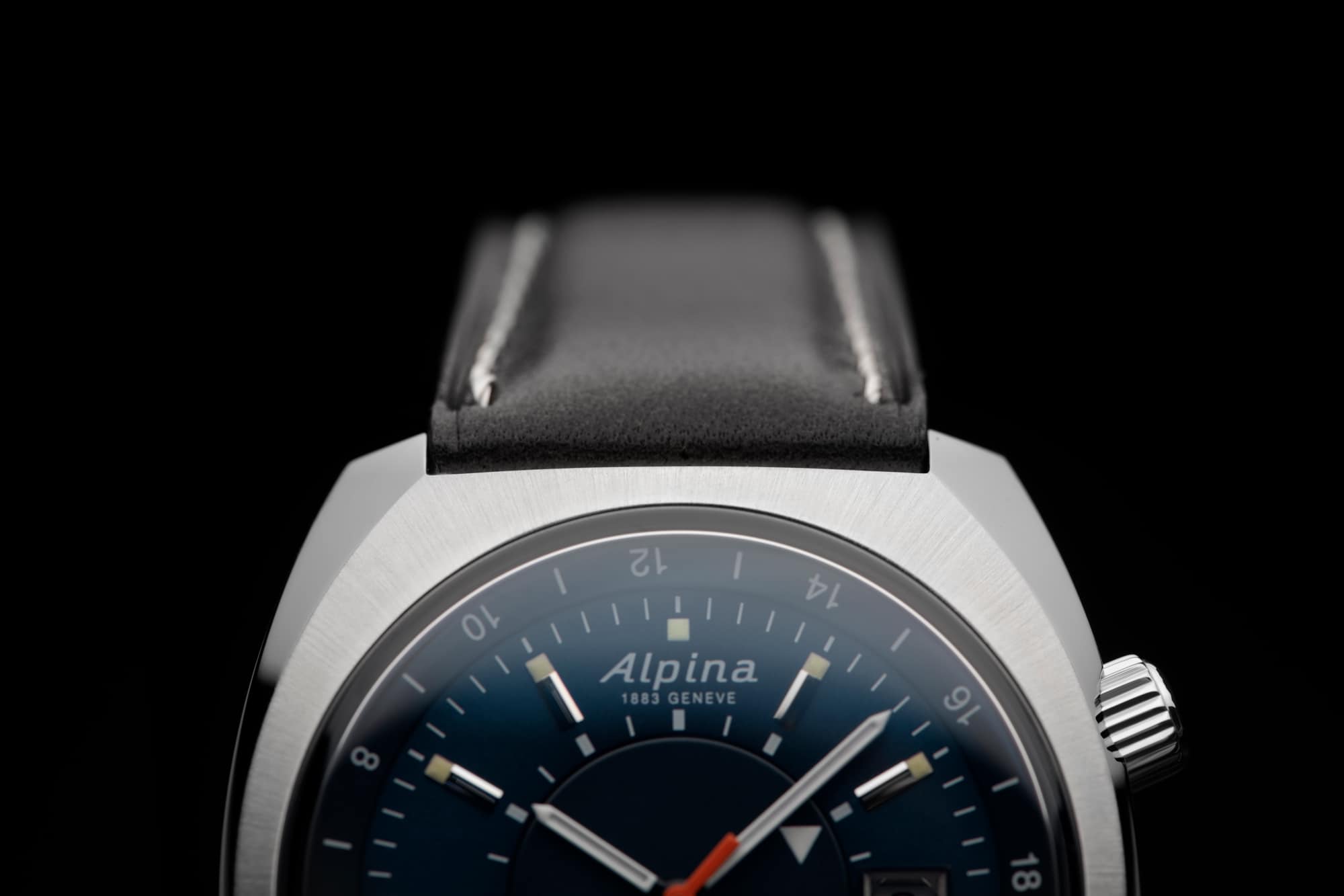 Alpina Startimer Pilot Hertiage นักบิน GMT ทรงย้อนยุค