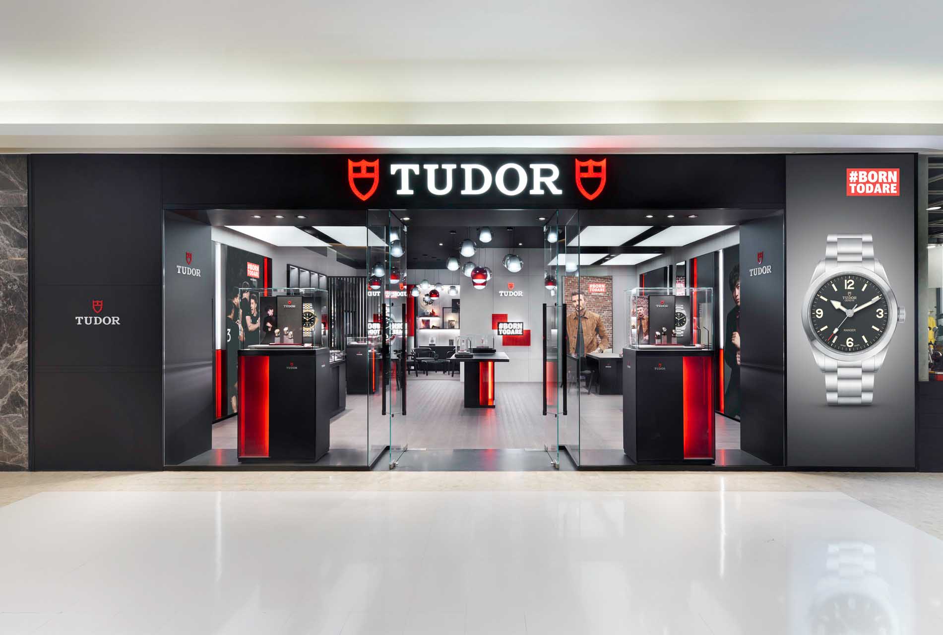 TUDOR และ PMT THE HOUR GLASS