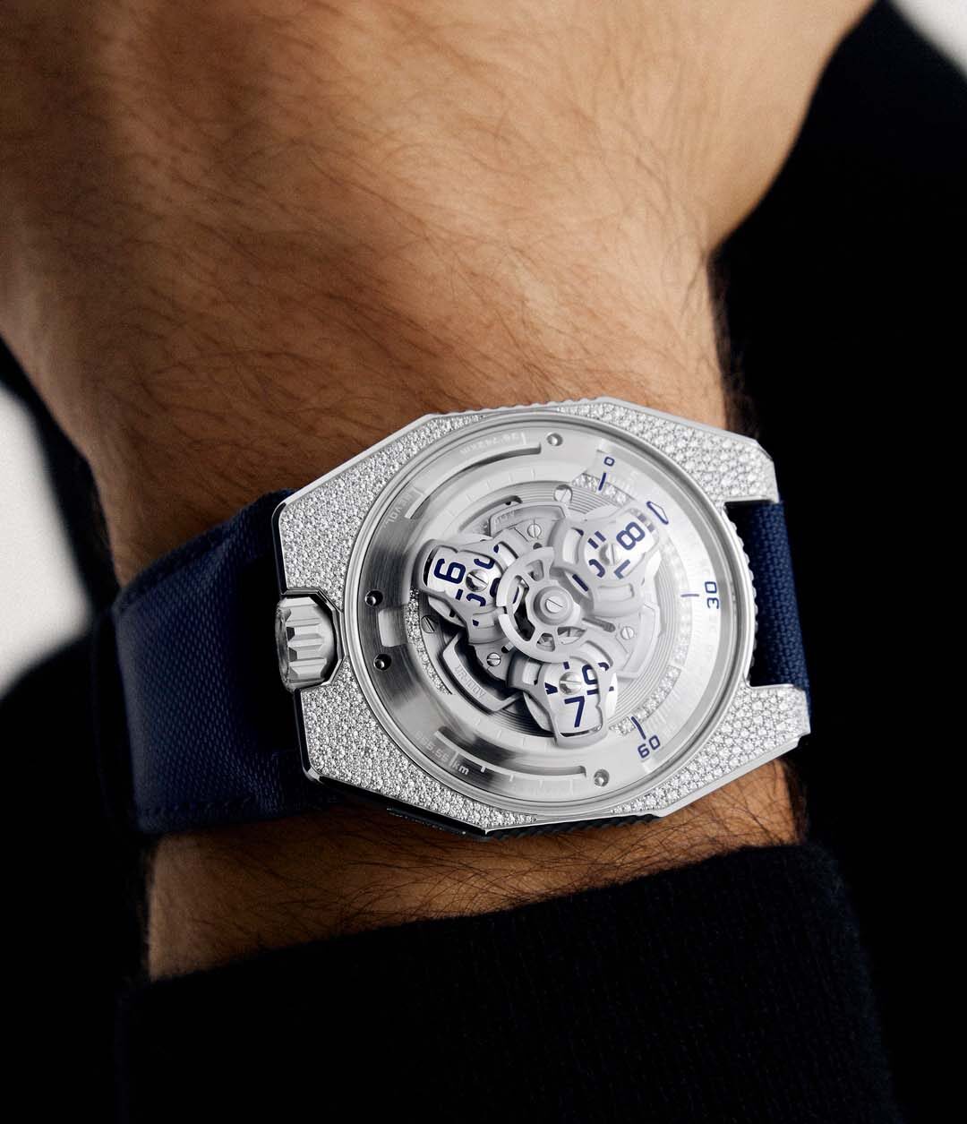 URWERK UR-100V Stardust Shines and Sparkles