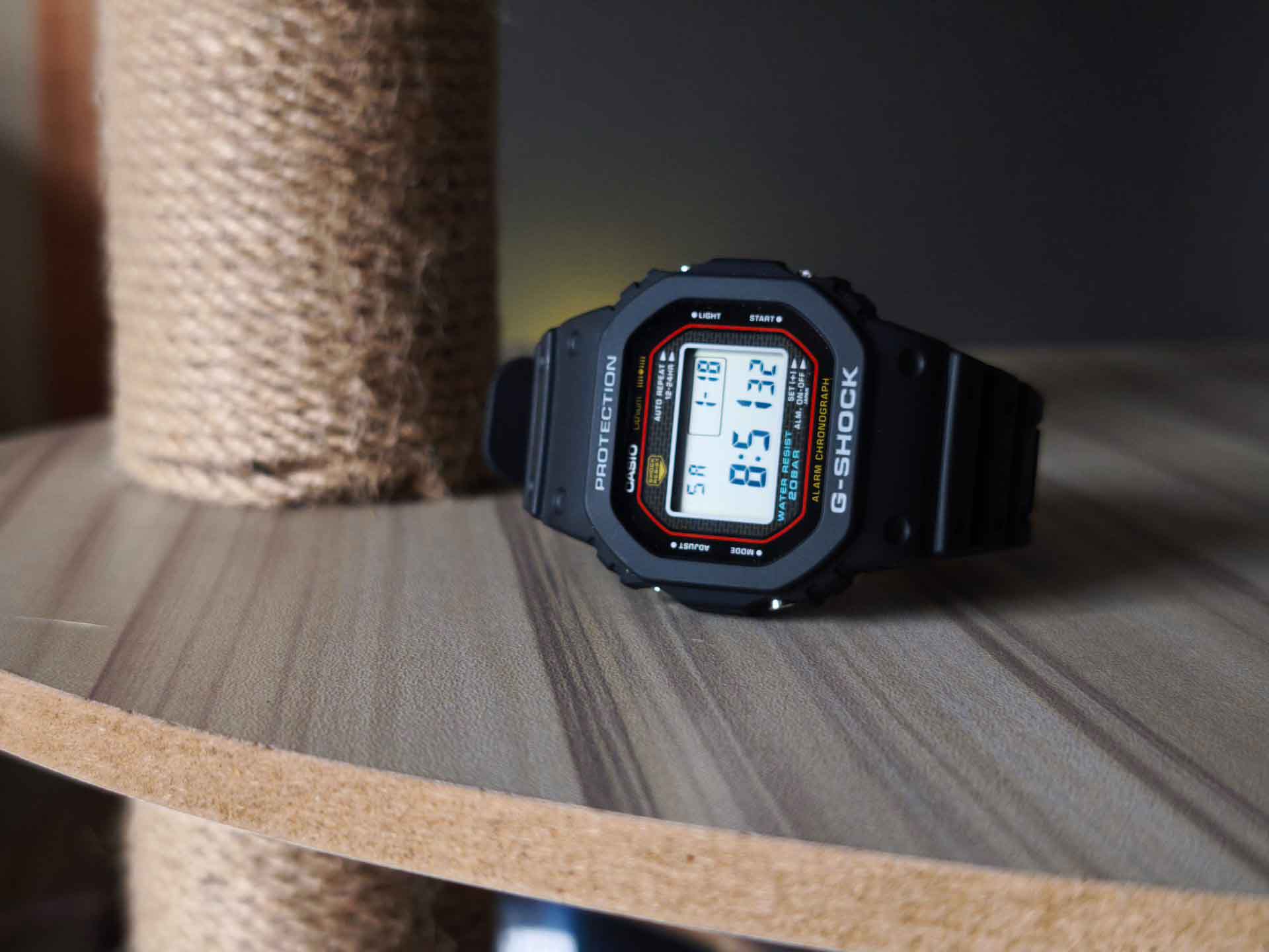 Casio G-SHOCK DW-5000R-1A