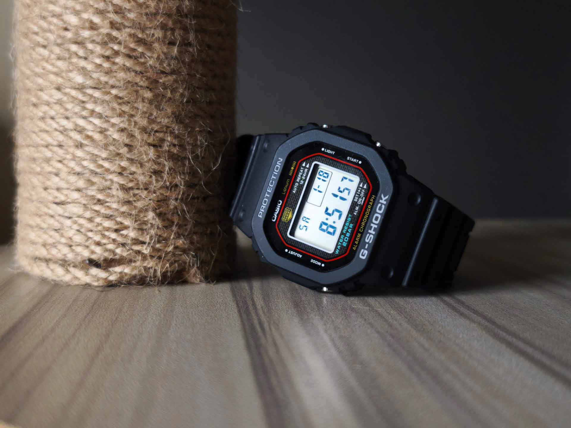 Casio G-SHOCK DW-5000R-1A