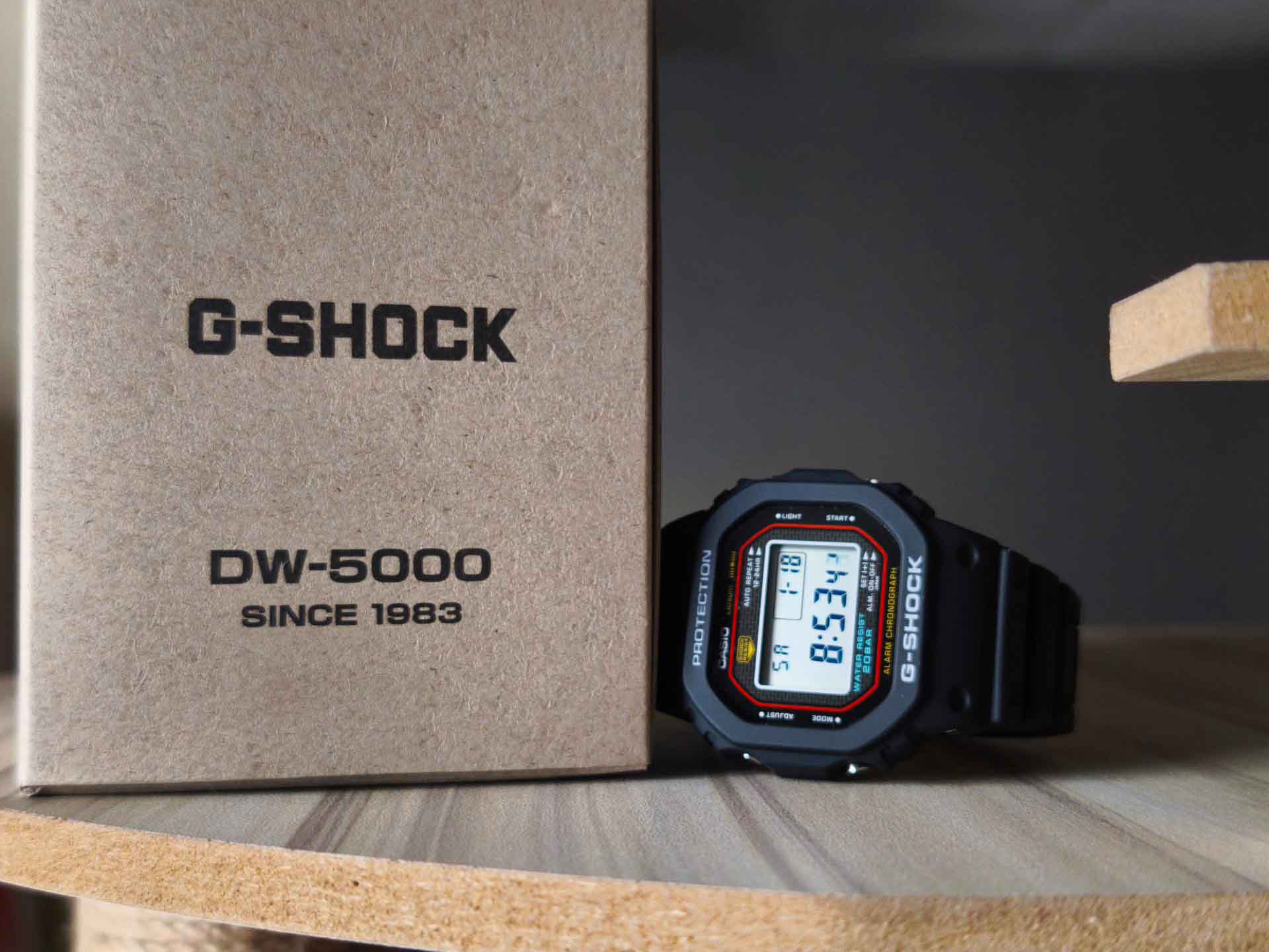 Casio G-SHOCK DW-5000R-1A